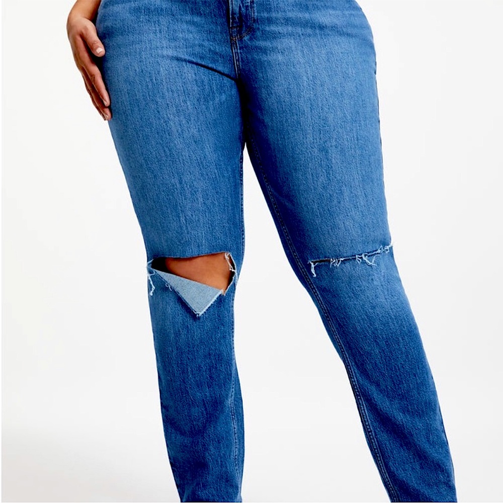 Good American Good Icon distressed jeans. Size 18.